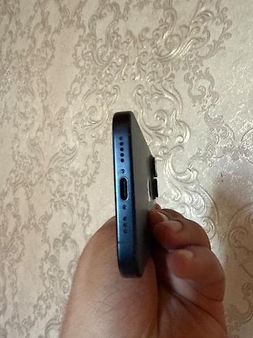 hp 15: IPhone 15 Pro, 128 GB — 4