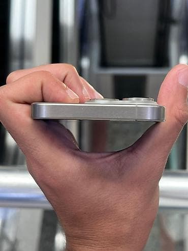 apple airpod: IPhone 15 Pro, 256 GB, Natural Titanium, Face ID — 4