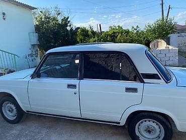 Nəqliyyat: LADA 2107, ağ sedan Texniki xüsusiyyətlər: - Kuzov: 4 qapılı sedan — 7