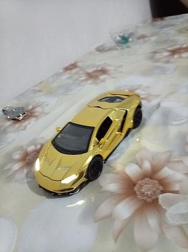 dvd diskler: Qızılı rəngli superkar model maşın (oyuncaq/kolleksiya) - Korpus — 5