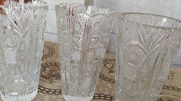 ваза красная: 2 ədədi cütdür 110AZN,tək ortadakı 55 AZN,3–ü birlikdə 165 AZN-dir — 1