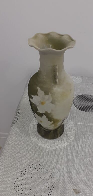 Sandıqlar: Bir vaza, Keramika — 4