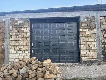 qaraj qapı: Yeni Qaraj darvazası, Seksional, Avtomatik, rəng - Boz, Qapı ilə — 2