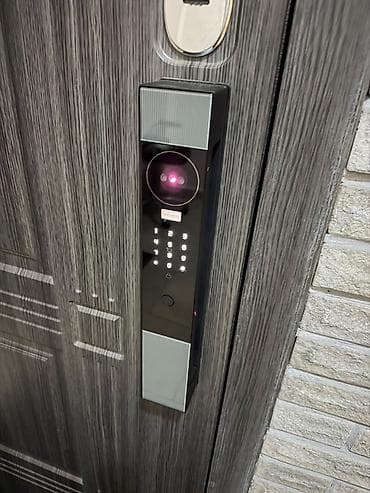 ag qapi: Artıq açar daşımağa ehtiyac yoxdur. Qapınızı 3D üz tanıma — 2