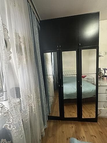 3 qapılı, Güzgülü, Qara, Taxta, Açılan, Düz dolab