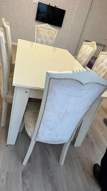 masa transformatoru: Masa dəsti satılır 290₼.6 oturacaqlıdır,masa açılır,yıgılır.Ünvan — 1