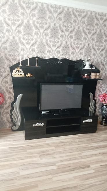 stol satilir: Az işlenmis Televizor altdigi satilir Qara reng hec bir cızığı yoxdur — 1