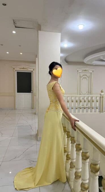 zerli donlar: Zərif ziyafət/gecə libası – açıq sarı tonlarda, uzun ətəkli və arxadan — 2