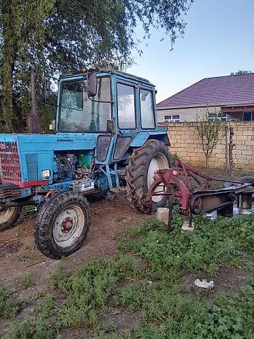 qoşqu ev: MTZ Belarus tipli mavi traktor Xüsusiyyətlər: - Kabinəli — 3