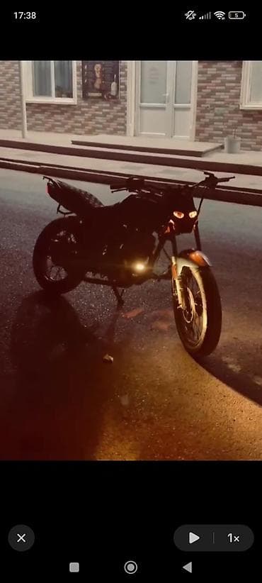 moped 200: Mavi rəngli küçə tipli motosiklet - Rəng: parlaq mavi - Gövdə tipi — 3