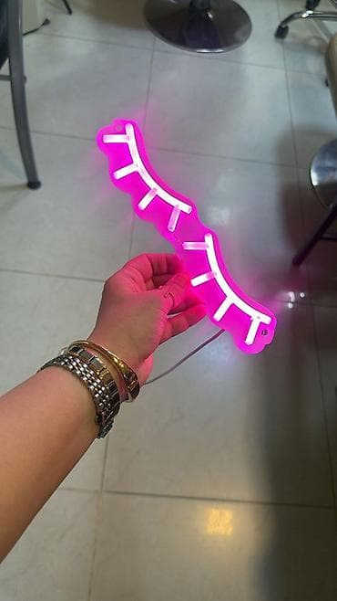 Neon bəzək işığı – kiprik formasında, çəhrayı/magenta parlaq