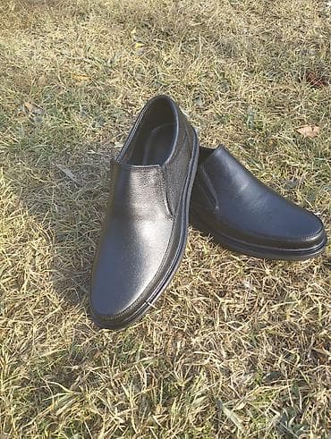 kişi botu: Kişi üçün slip-on tipli klassik ayaqqabı - Rəng: qara - Model: kruq — 2
