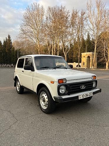 turbo az yeşqa: Lada Niva 4x4, ağ rəng, 3 qapılı kuzov. Texniki və dizayn — 7