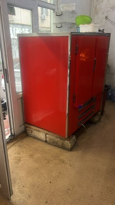 qara soyuducu: Peşəkar soyuducu vitrin – qırmızı korpuslu, üstü şüşə iş səthi ilə — 2