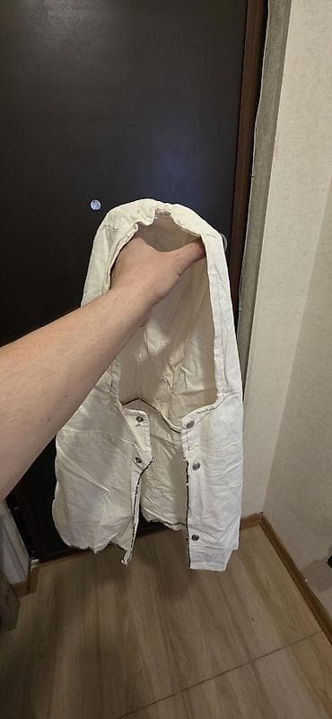 Məhsul: Ağ rəngdə çıxarılan kapüşon (2 ədəd) Təsvir: - Universal