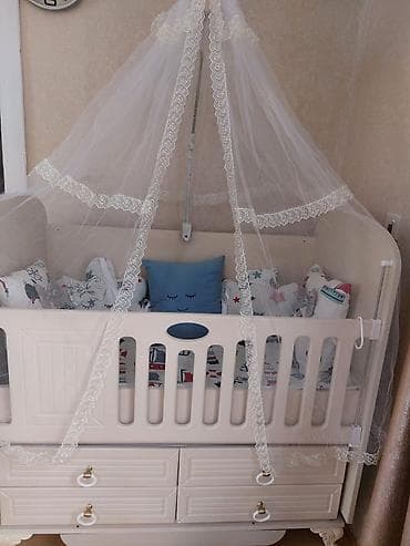 Oğlan və qız üçün, Dördbucaq, Beşik, Dəst ilə, Yellənmə mexanizmsiz