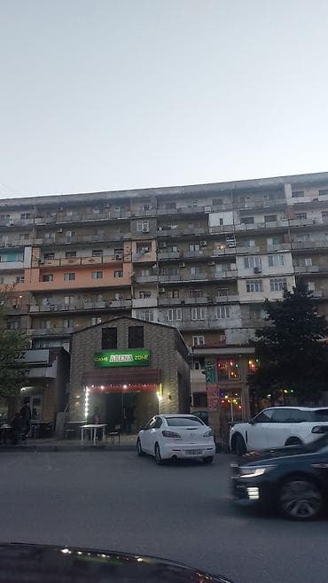 oguzda ev satilir: Bakı, Qaraçuxur qəs., 5 otaqlı, Köhnə tikili, m. Neftçilər, 76 kv. m — 2