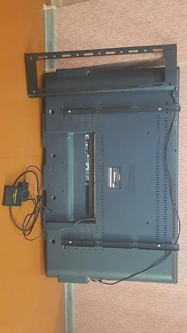 Hitachi plazma televiziya, təxmini 50–55 düym ekran ölçüsü. - Ekran — 2