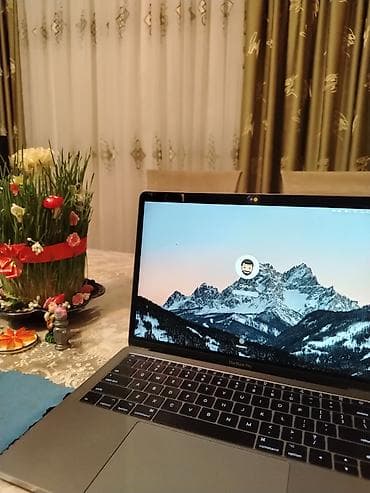 Apple MacBook: Apple MacBook Pro 2017 (Space Gray) - Ekran: 13 düym Retina, incə — 2