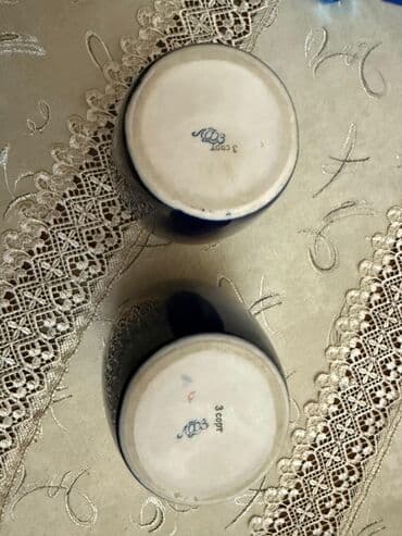 falqa kagizi qiymeti: İki ədəd kobalt rəngli, qızılı naxışlı keramik banka. Hər bir bankanın — 3