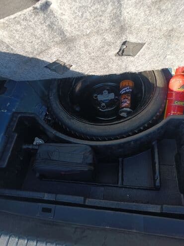 Motonəqliyyat: Kia Rio sedan – mavi rəng, 4 qapı. Texniki və dizayn xüsusiyyətləri — 10