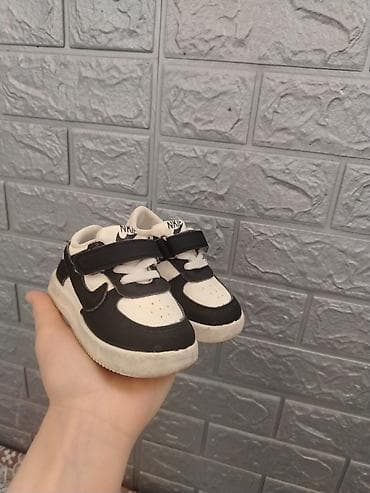 Dəstlər: Bej rəng 17, qara 18razmer. Bilmirəm bizimki çox balacadır ayağı ya — 2