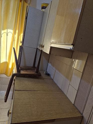 1 otaqli kiraye: Neftçilər Metrosunun düz çıxışında, köhne binada,1 otaqlı mənzil — 7