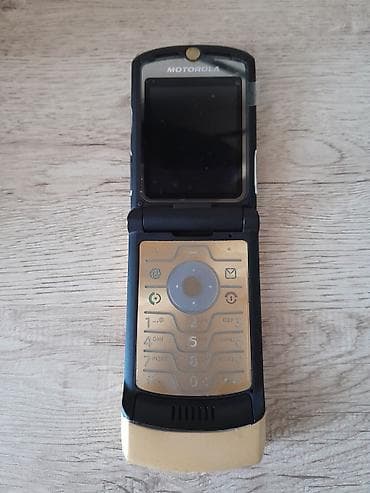 telefin: Motorola 4 GB, rəng - Qızılı, Düyməli — 3