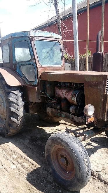 mtz 82 traktor satilir: Traktor – T40seriyası - Kabinəli, arxa təkərdən çəkmə (2WD) — 2