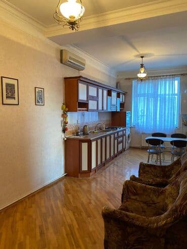 qobuda kirayə evlər: Badamdarda 2mertebeli binanın 2-cu mərtəbəsində yerləşən ümumi sahəsi — 21