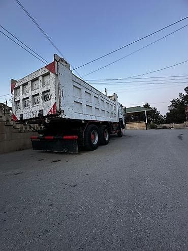 cadir masin: Ağ rəngli 6x4 tipli ağırtonnajlı samosval yük maşını. Texniki — 8