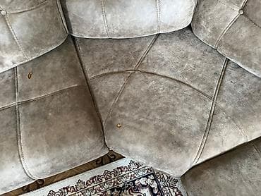 uglavoy divan: Uqlovoy divan Acilir,baza var. Bezi yerlerde sokuy var. Qiymet 150 azn — 3