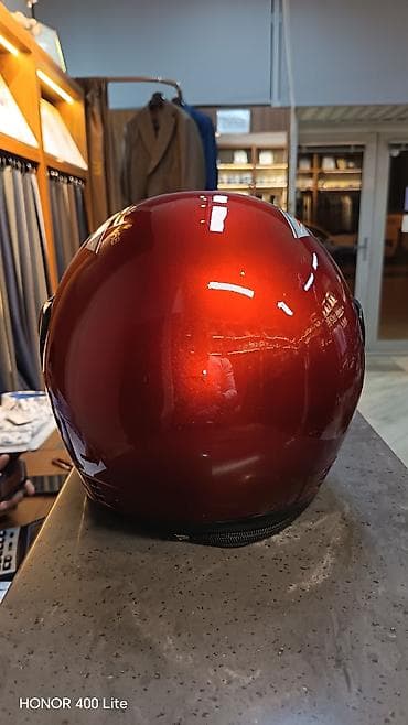 112 mator: Tam üzlü motosiklet dəbilqəsi – qırmızı metalik rəng, üzərində qrafik — 4