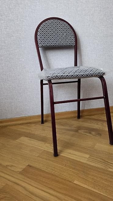 stul ucuz: Metall karkaslı, yumru üstlü arxa dayaqlı - Rəng: tünd bordo satisda — 2