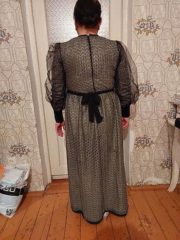 parca canta: Zərif axşam/gecə paltarı - Model: Uzun (maxi) kəsim, dairəvi yaxa - — 2