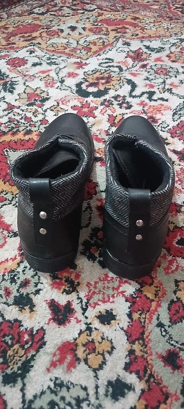 Ayaqqabılar: Ölçü 40. Yenidir — 2