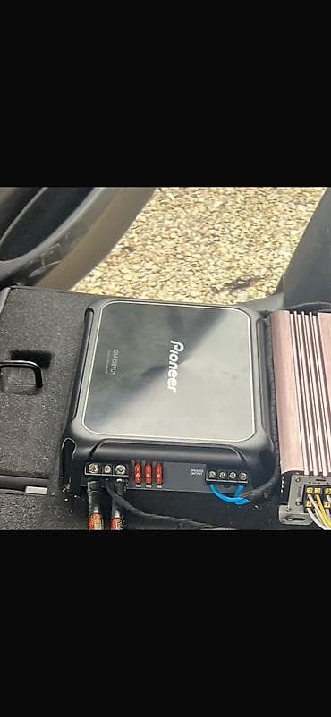 12v 7ah: Avtomobil üçün tam audio sistemi Komponentlər: - Subwoofer: Reiss — 2