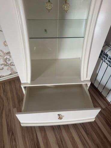 Mağaza arabaları: Şüşəli dolab vitrini — 2