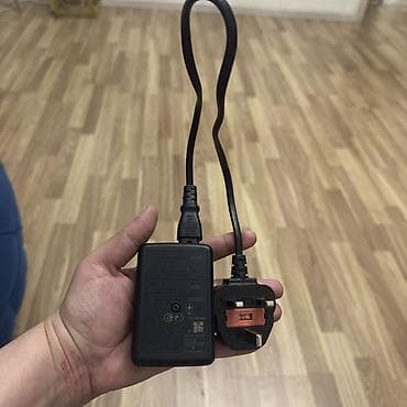 video karta: Sony kamera batareyası üçün orijinal şarj cihazı - Model: Sony AC — 3