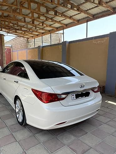 tank pro: Hyundai Sonata: 2.4 l | 2010 il Sedan — 4