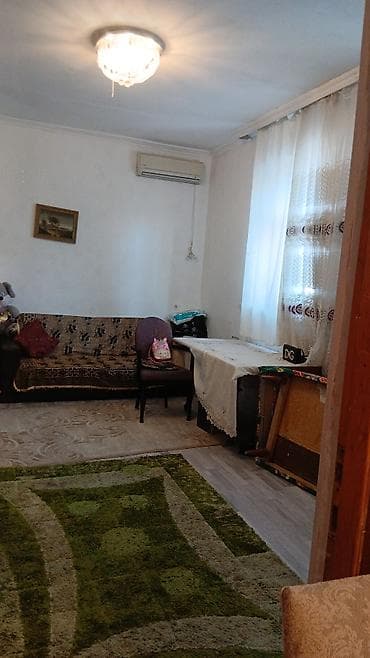 satiq evler: Satılır: iki mərtəbəli həyət evi - Ümumi plan: 2 mərtəbə, fasadda — 5