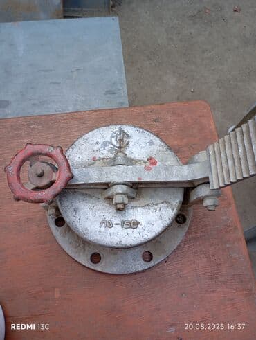 r 15 4 bolt: 2 dənədir Dairəvi forma və metal konstruksiyaya malik sənaye lyuk — 1