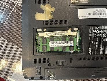 Apple MacBook: Acer Aspire One AO751h-52Br netbuku - Rəng: qırmızı (gövdə), qara — 5