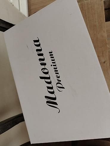 Kişi Geyimləri: Məhsul: Qadın klassik tufli Brend: Judy Bell (qutuda “Madonna Premium” — 2