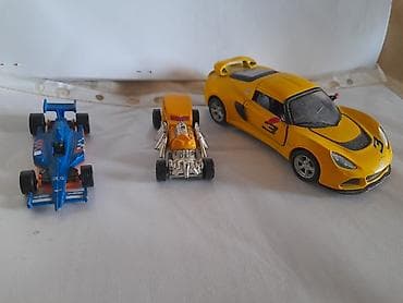 - 3 ədəd metal/karton qarışıq kiçik oyuncaq avtomobil dəsti - — 1