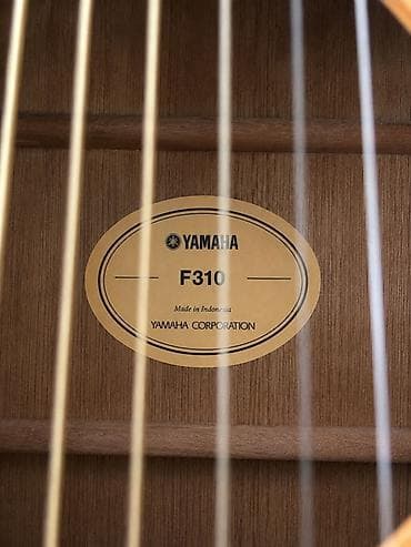 gitara: Akustik gitara, Yamaha, 6 sim, İşlənmiş, Ünvandan götürmə — 7