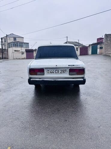 Скупка авто: VAZ 2107 sedan - Kuzov: 4 qapılı sedan, ağ rəng - Mühərrik: benzinli — 4