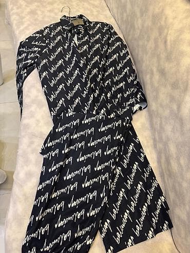 geyim desti: Balenciaga kostum.SML olcuye uygun.sarockasi uzundur.cox baha — 2