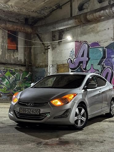 Hyundai Elantra sedan - Korpus: gümüş rəng, aerodinamik kuzov xətləri — 1