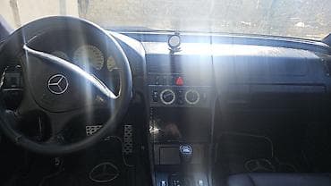 mercedes s 320: Mercedes‑Benz sedan Xüsusiyyətlər: - Kuzov: sedan, gümüşü rəng - — 5